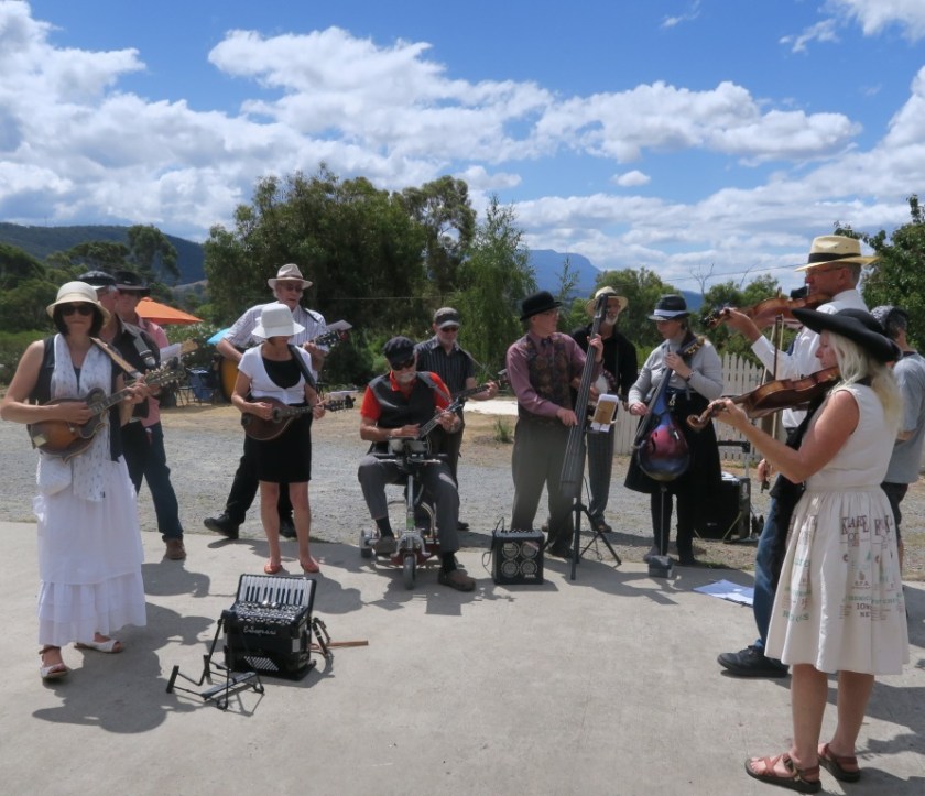 IMG_1601_HSB_at_wedding_in_Snug(trimmed,compressed)